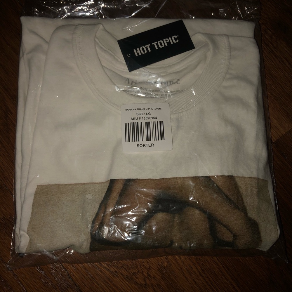 SOLD Ariana Grande T-Shirt Size Large Hot Topic !